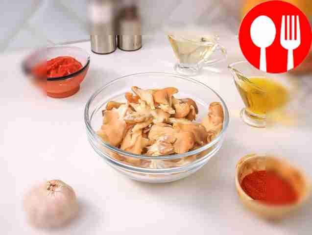 Cut off the ends of the bases of the oyster...