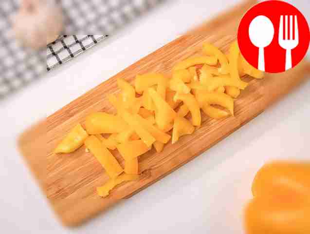 Cut the bell pepper into strips.