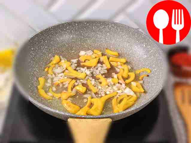 Heat a frying pan and pour in vegetable oil....