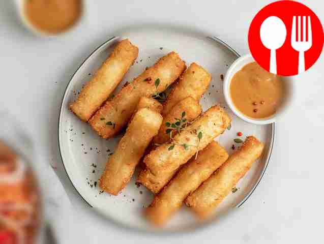 Жареный сыр с медово-горчичным соусом