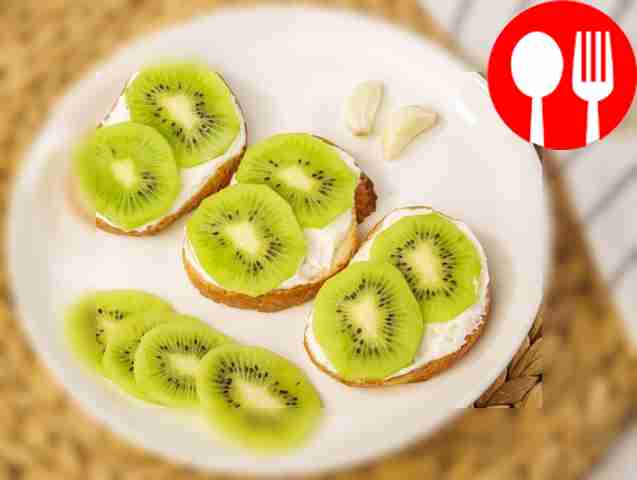 Make mini canapés with kiwi and serve this...