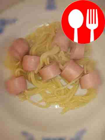 Многоножки из сосисок и вермишели