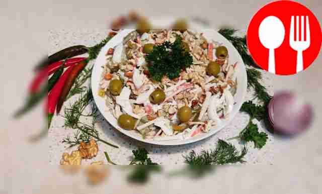 Сочный крабовый салат с огурцом