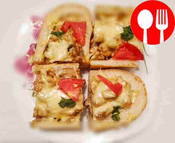 Хрустящий фаршированный батон с сыром в духовке