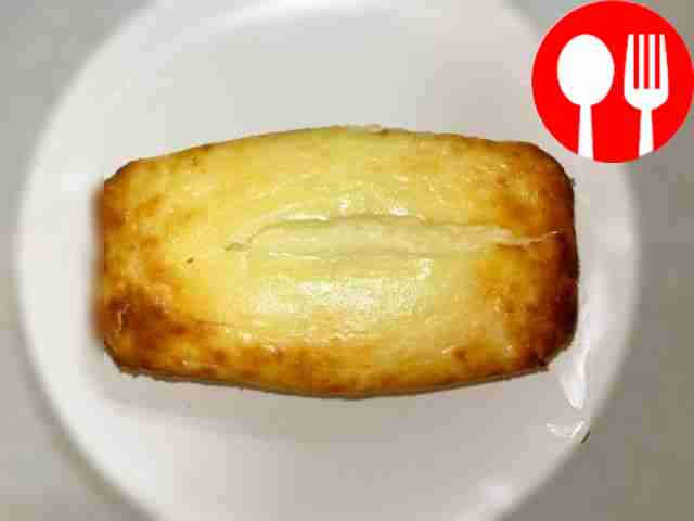 Delicate cheesecake with jam