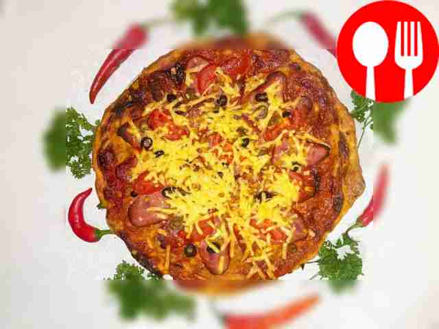 Puff pastry pizza with sausage