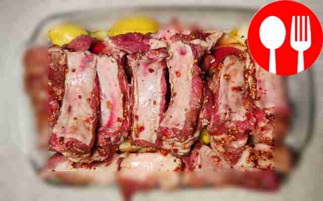 Cut the quince and apples into 4 parts. Grease...