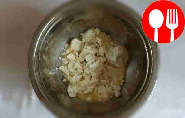 Разотрите творог с сахаром. Растопите масло и...