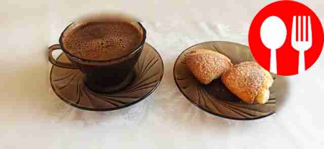 Подавайте на тарелке вместе с горячим напитком.