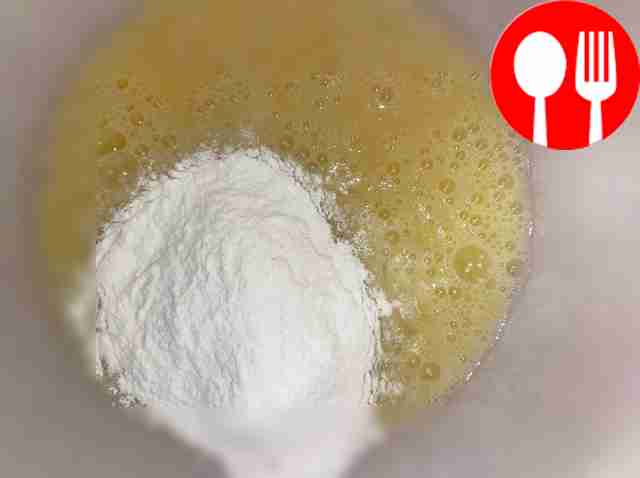 Разбейте яйца в глубокую миску, взбейте их до...