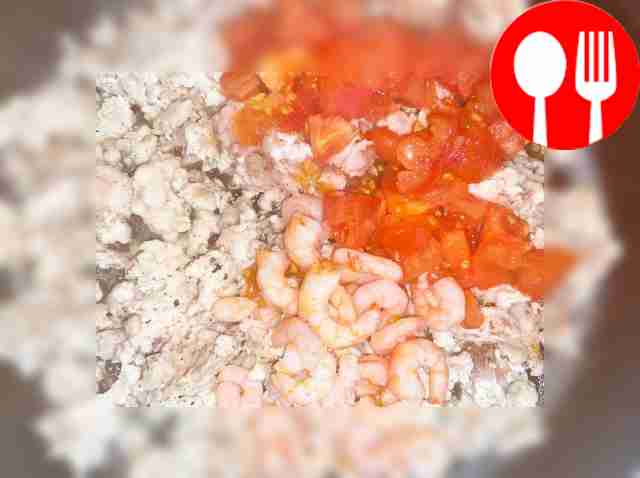 Place minced meat on a heated frying pan. Fry...