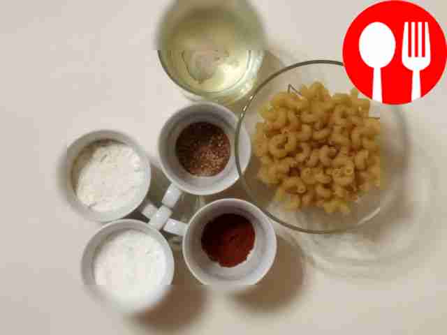 Place the pasta in a bowl and pour the oil...