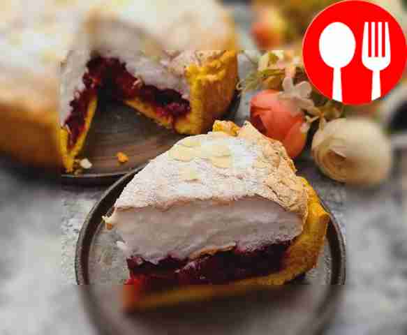 Обалденный пирог с вишней и меренгой