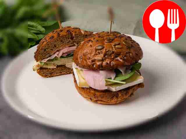 Сэндвич с грушей и сыром бри