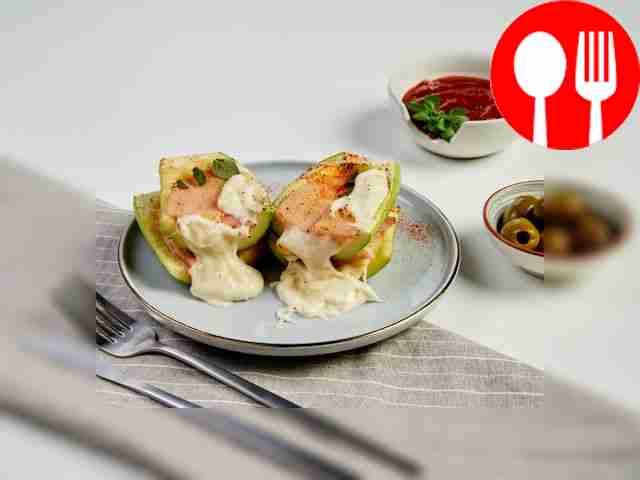 Кабачки, фаршированные сыром и ветчиной