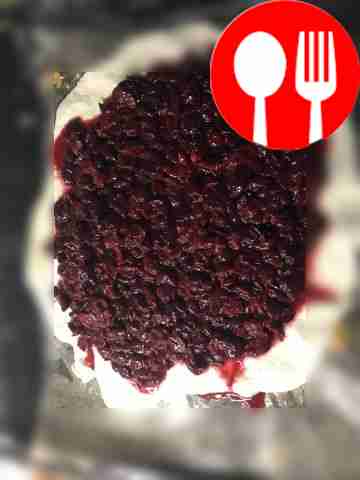 Drain the cherry juice, add starch to the...