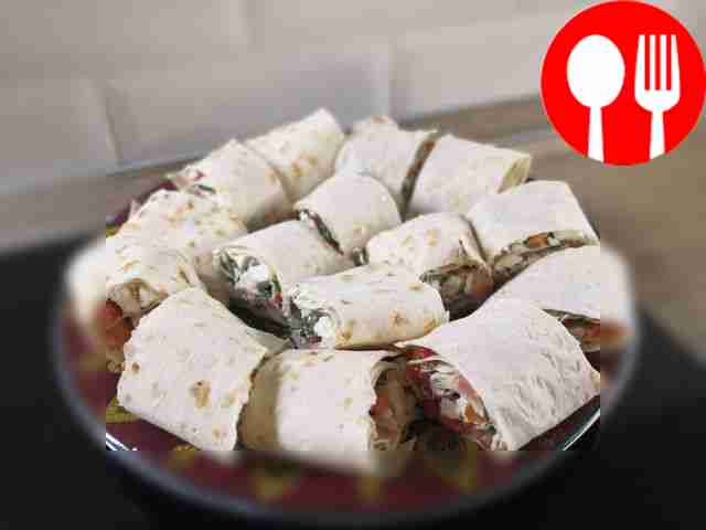 Рулетики с брынзой, красным перцем и помидорами