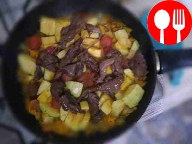 Оставьте всё вместе с мясом тушиться в течение...