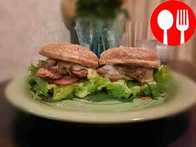 Бургеры с курицей и беконом