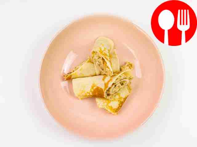 Pancakes with apples and nuts