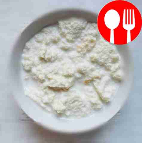 Soak the bun in milk in a separate saucer.