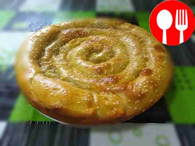 Пирог улитка с грибами и сыром