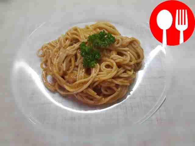 Паста с мясом под сметанно-горчичным соусом