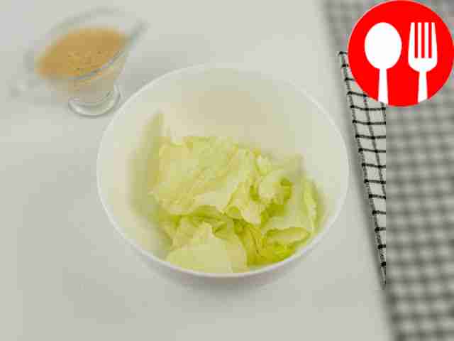 Add lettuce, tomatoes and chicken fillet to a...