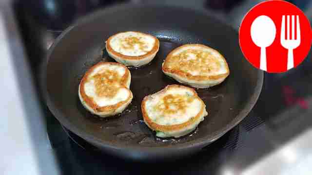 Pour vegetable oil into the frying pan and let...