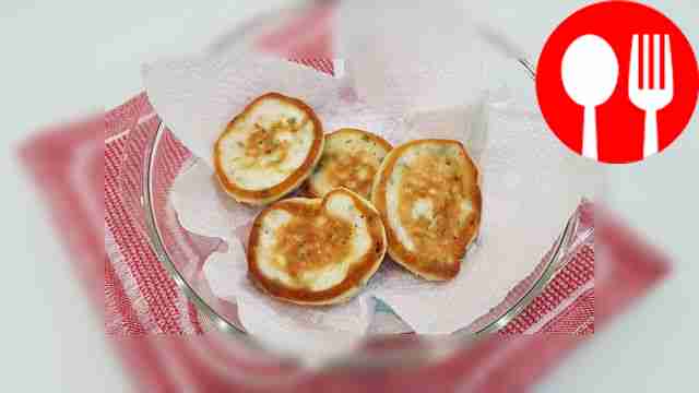 Place the finished pancakes on a paper towel...