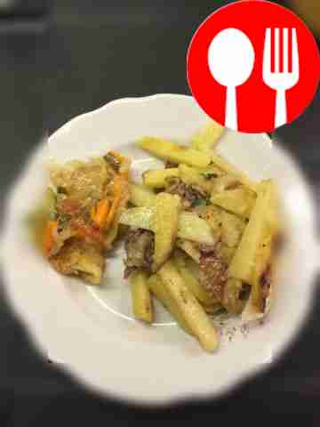 Жареная картошка со свининой и луком