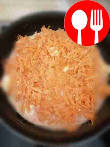 Тушите смесь на сковороде на среднем огне,...