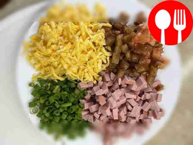 Cut the sausage and tomatoes into small cubes,...