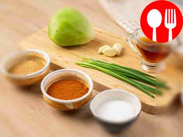 Разложите все ингредиенты на столе для...