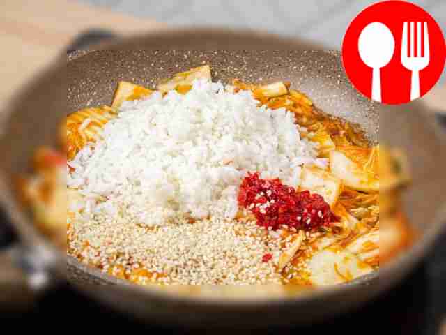 Add boiled rice, Kochudian pepper paste, and...