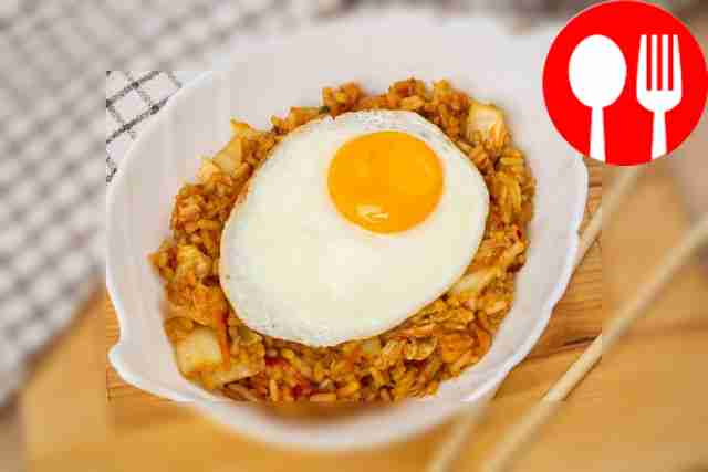 Кимчи с рисом и глазуньей