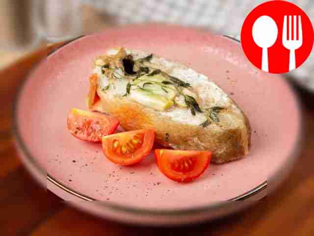 Окунь с тимьяном и белым перцем в фольге