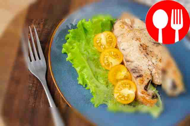 Жареный окунь на сливочном масле с имбирем и чесноком