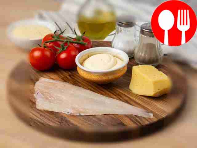 Удалите из филе окуня косточки и пленки,...