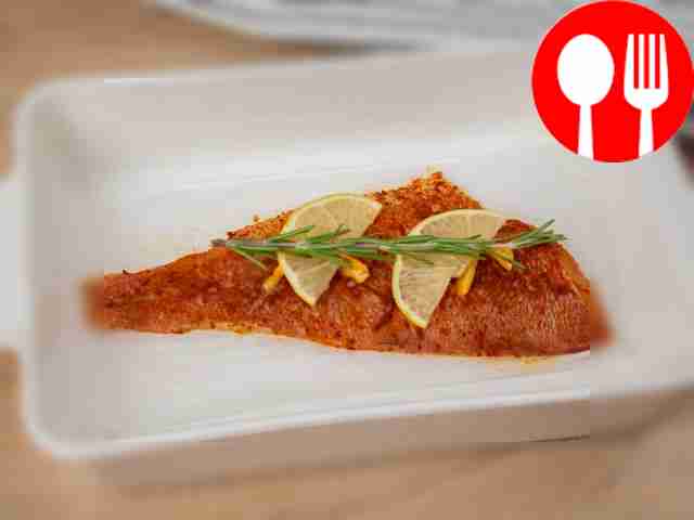 Выложите филе в форму для выпечки нужного...