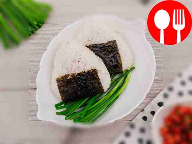 Онигири с острой сосиской