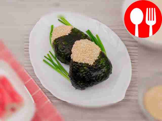 Онигири со свежим крабом