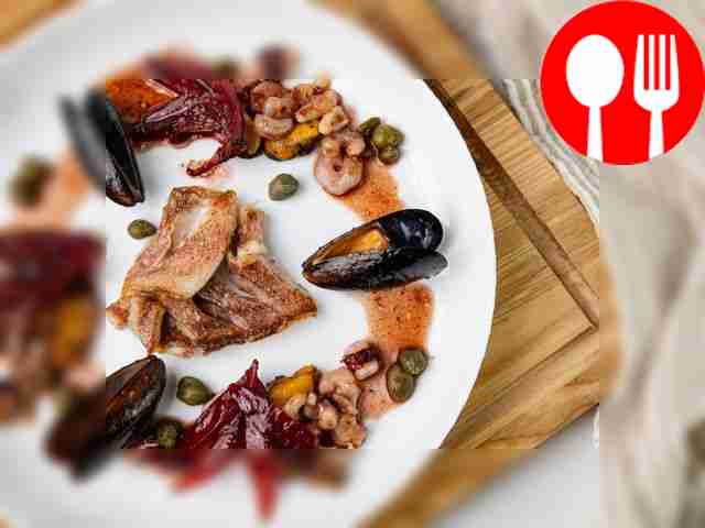 Морепродукты в красном вине