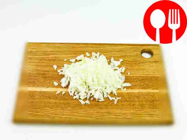 Chop the onion into small cubes.