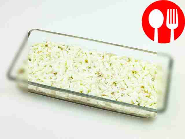 Place the next layer of grated egg white. Save...