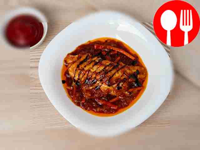 Морской окунь в томатном соусе