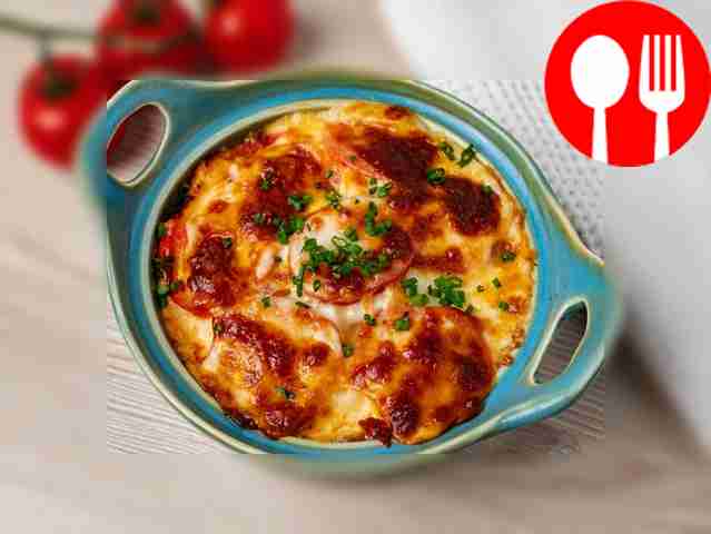 Запеканка из риса, окуня и помидоров