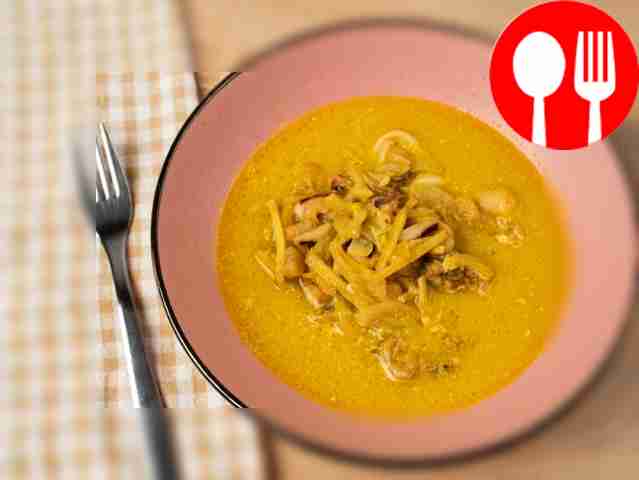 Морепродукты в соусе карри