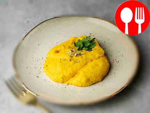 Смешайте все ингредиенты в блендере до...