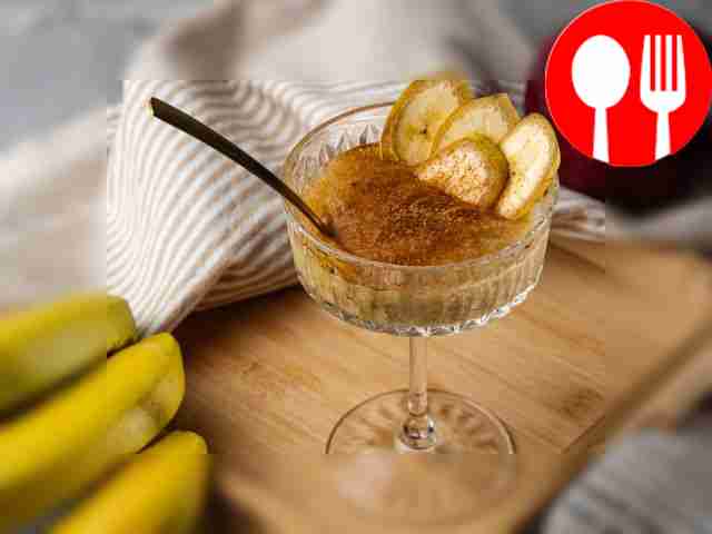 Пюре из бананов и яблок с сахаром Banana and apple puree with sugar
